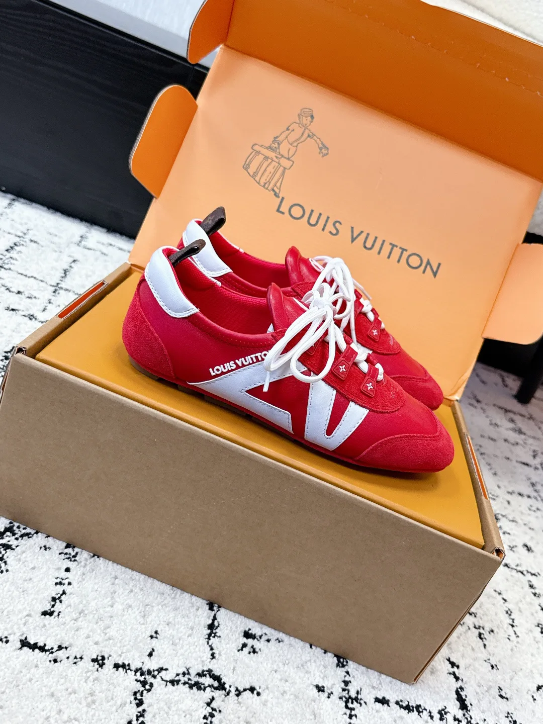 Women's Sneakers LOUIS VUITTON 18409664
