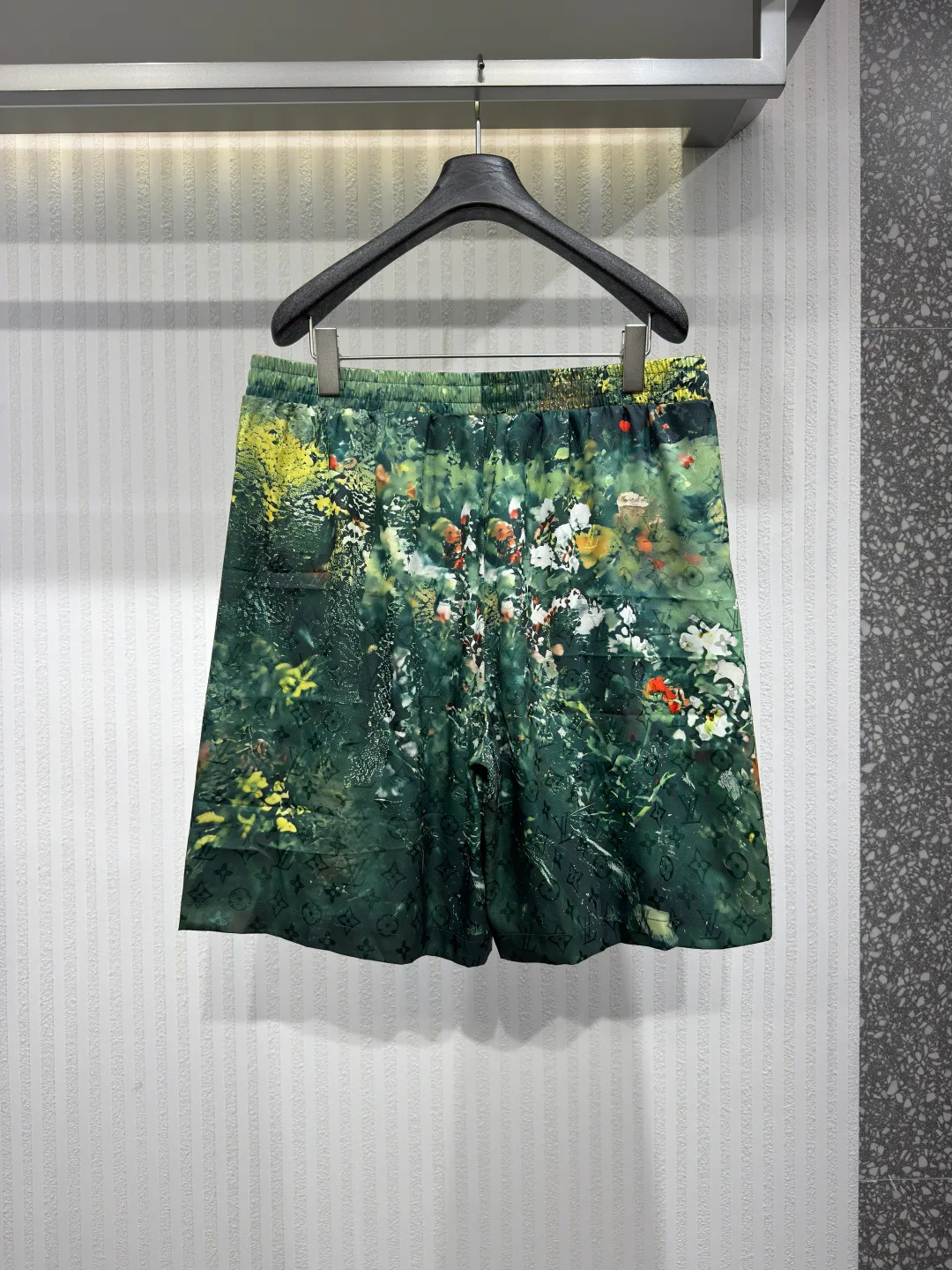 Men's Shorts LOUIS VUITTON 17371185
