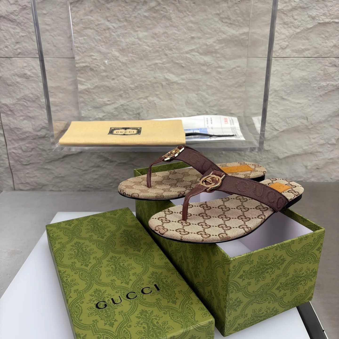 Women's Flip-Flops GUCCI 18351546