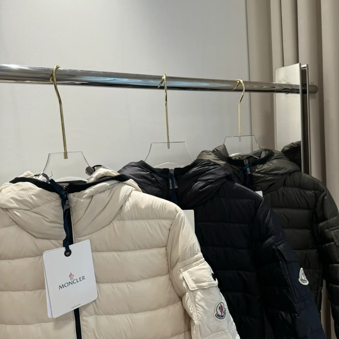 Women's Jackets And Down Jackets MONCLER 18002195