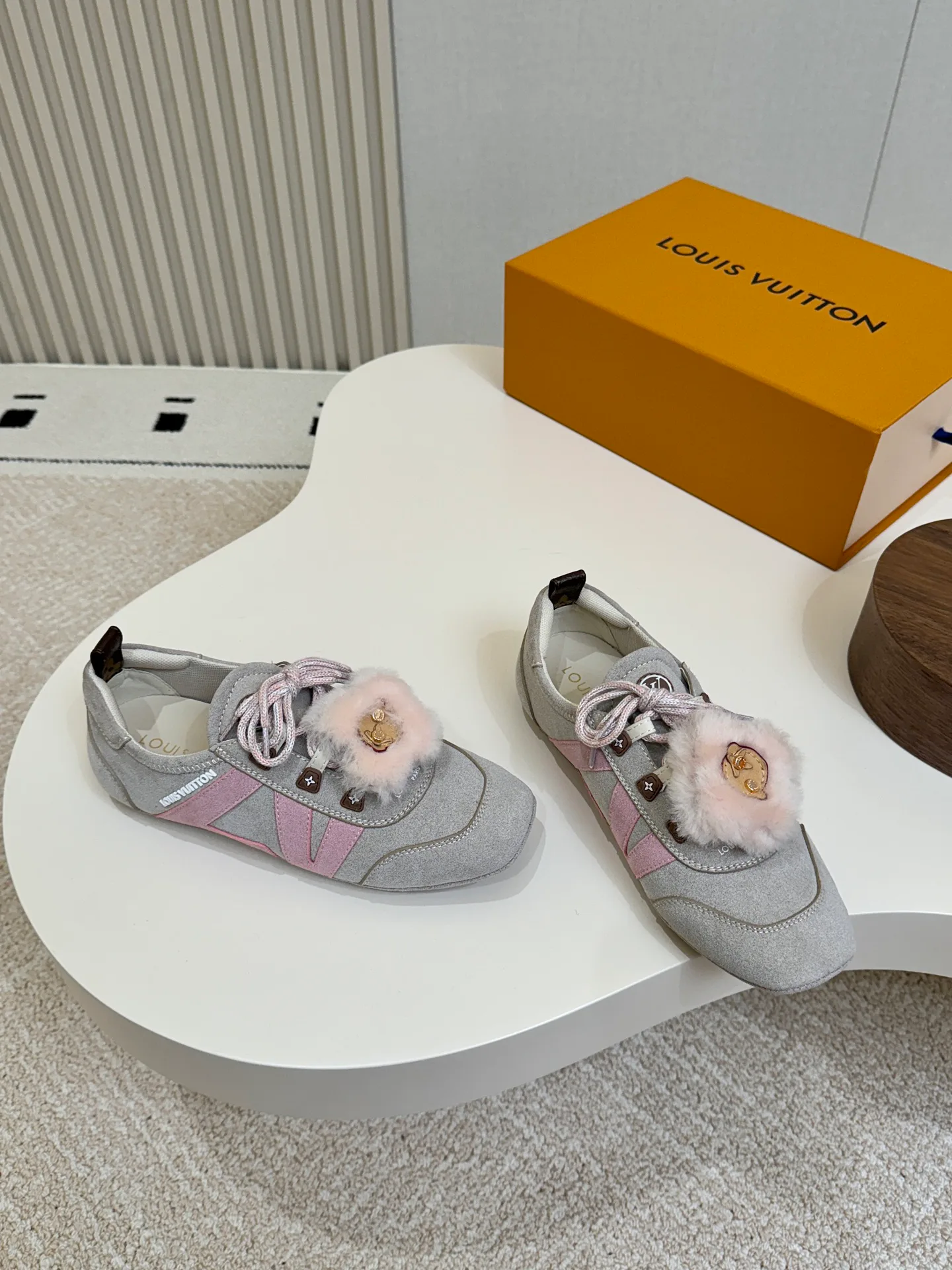 Women's Sneakers LOUIS VUITTON 17827658