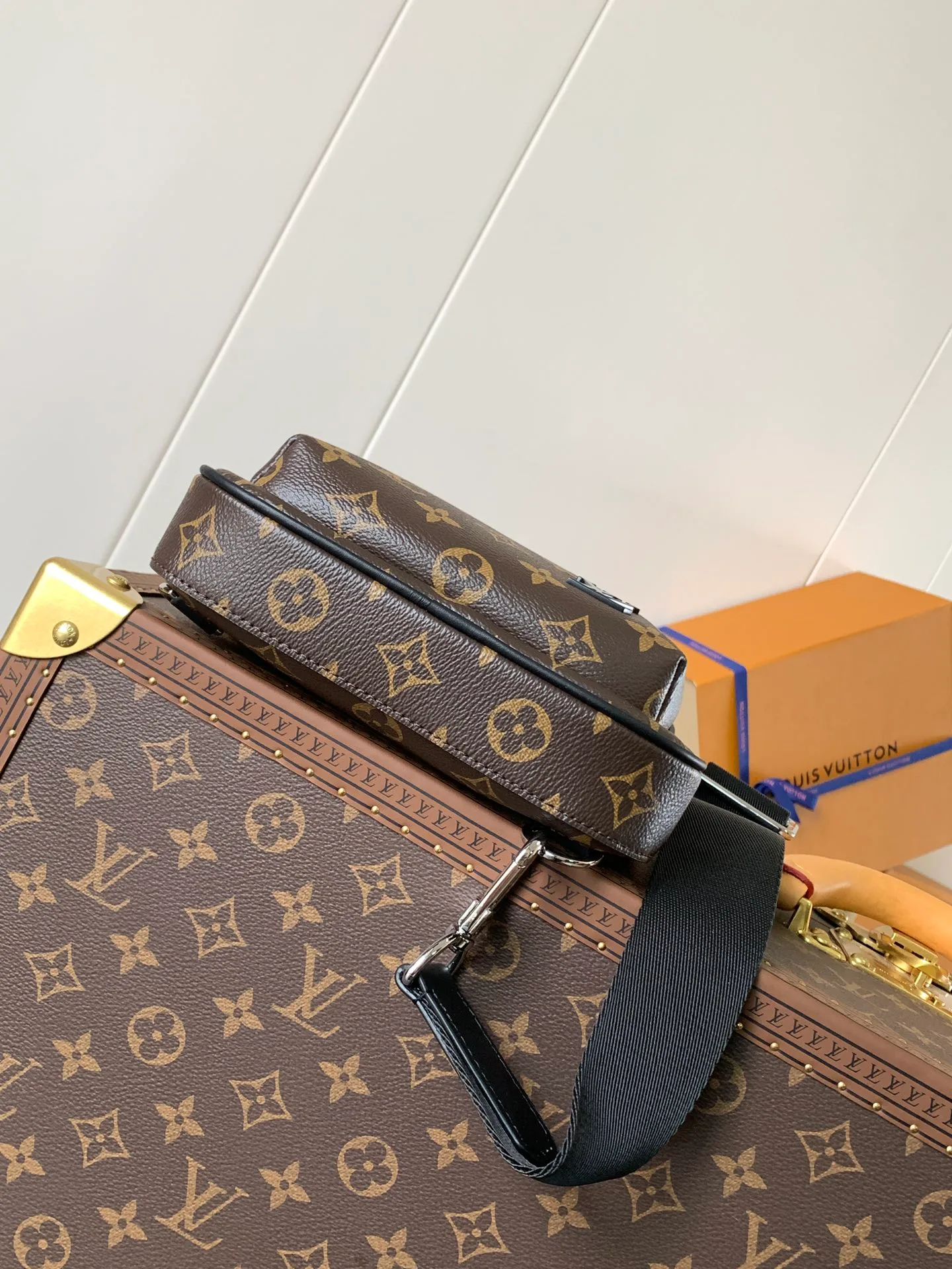 Women's Shoulder Bags LOUIS VUITTON 17948729