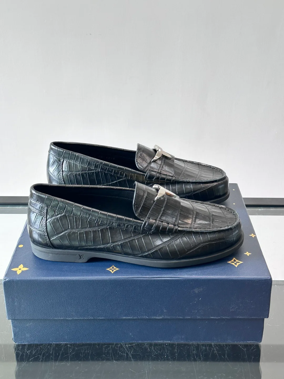 Men's Loafers And Dress Shoes LOUIS VUITTON 18118563