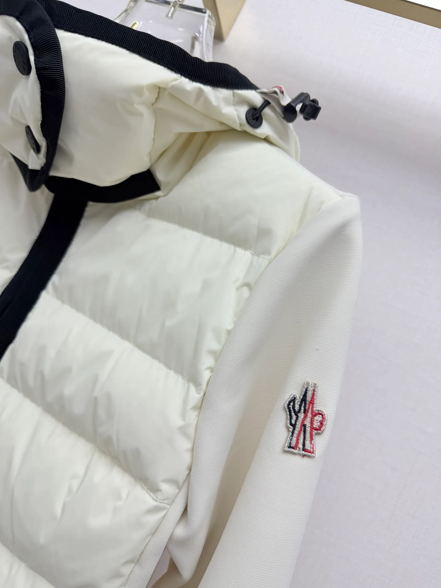 Women's Jackets And Down Jackets MONCLER 18435808