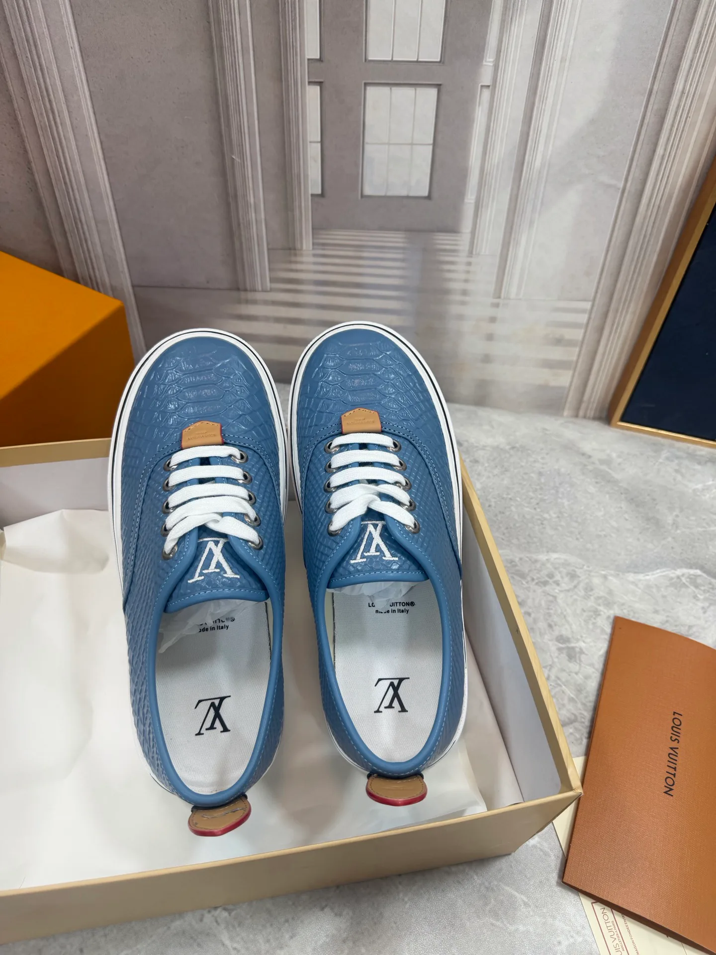 Men's Sneakers LOUIS VUITTON 18190058