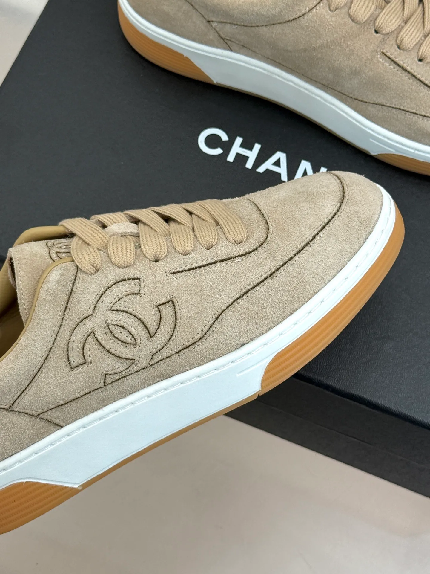 Women's Sneakers CHANEL 18154786