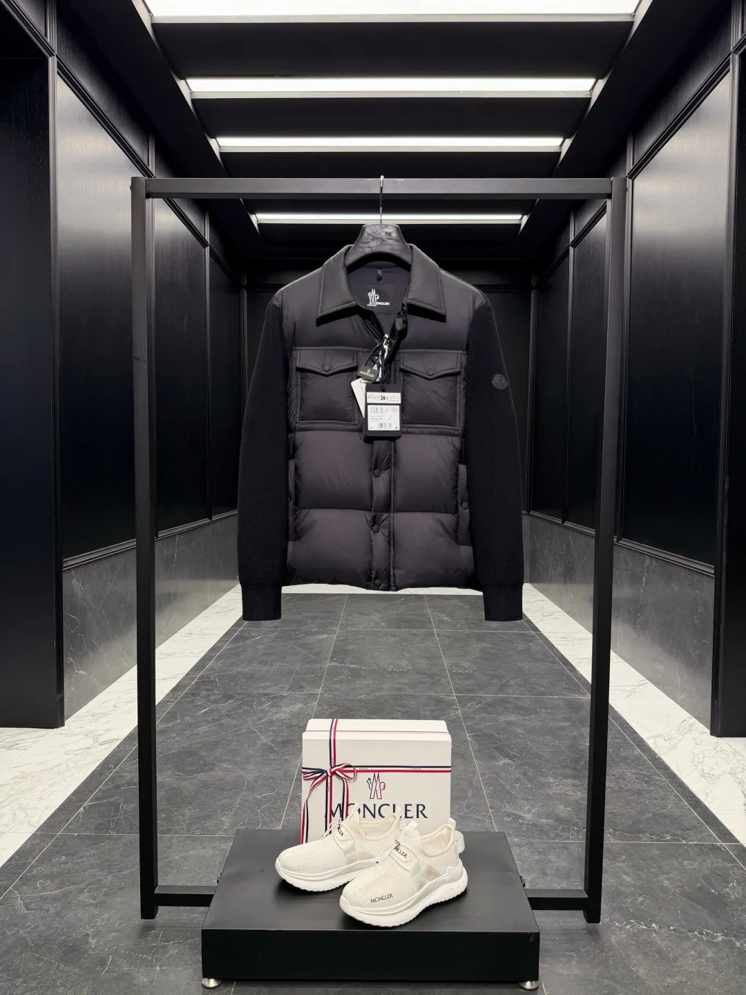 Men's Jackets And Down Jackets MONCLER 18416867