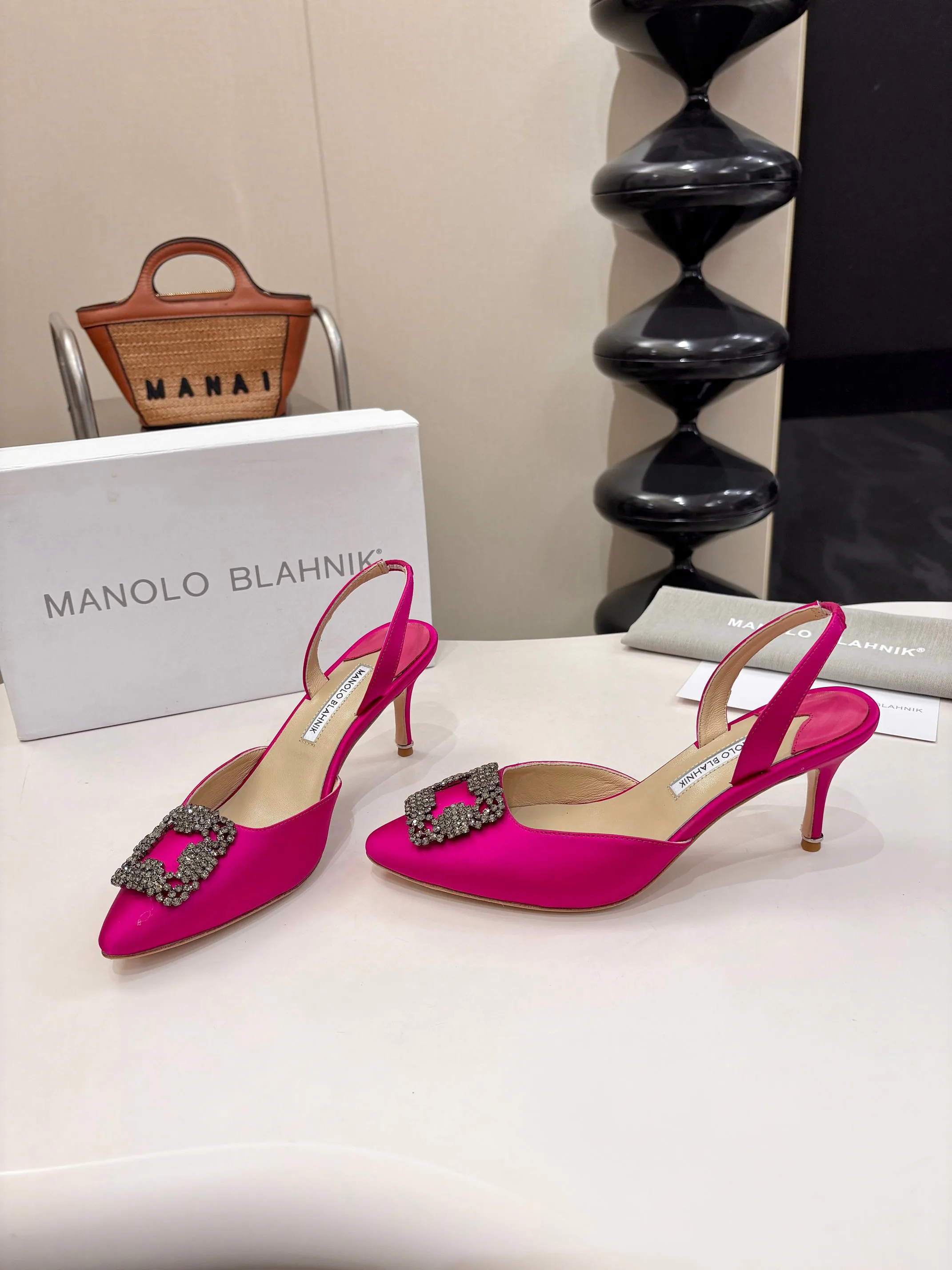 Women's Heels MANOLO BLAHNIK 17163305