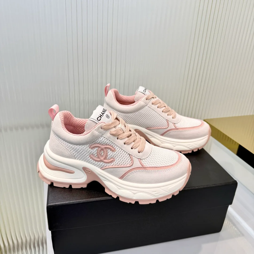 Women's Sneakers CHANEL 18367000