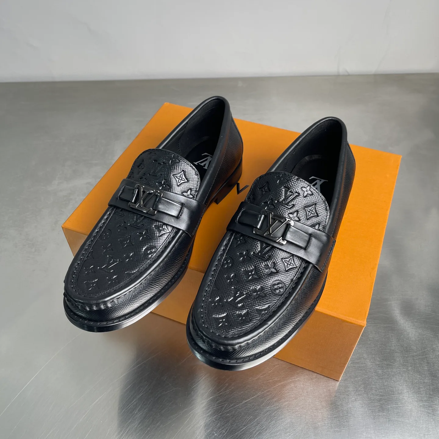 Men's Loafers And Dress Shoes LOUIS VUITTON 18519380