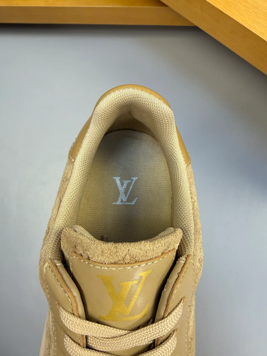 Women's Sneakers LOUIS VUITTON 17765804