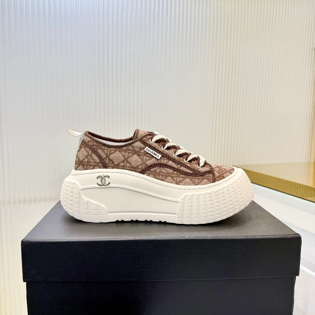 Women's Sneakers CHANEL 18366992
