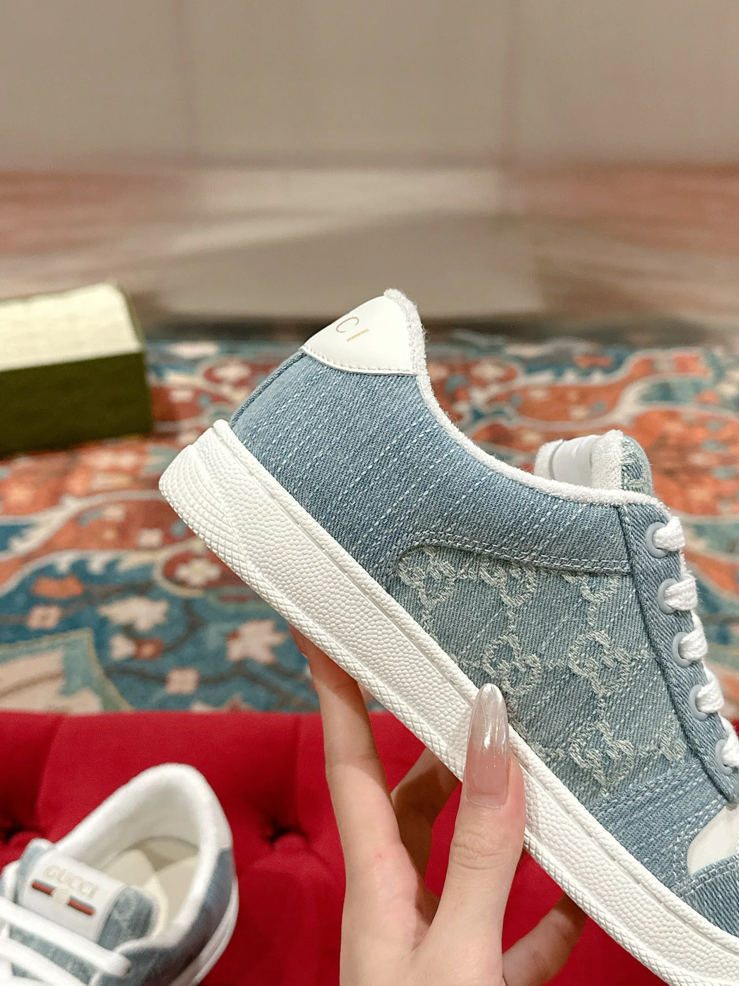 Women's Sneakers GUCCI 17956650