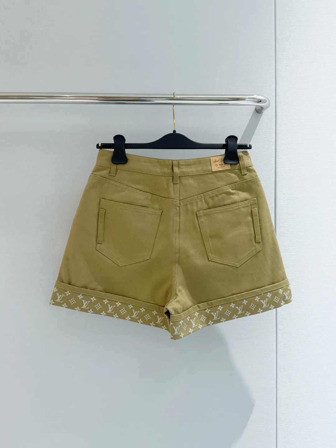 Women's Shorts LOUIS VUITTON 17218084