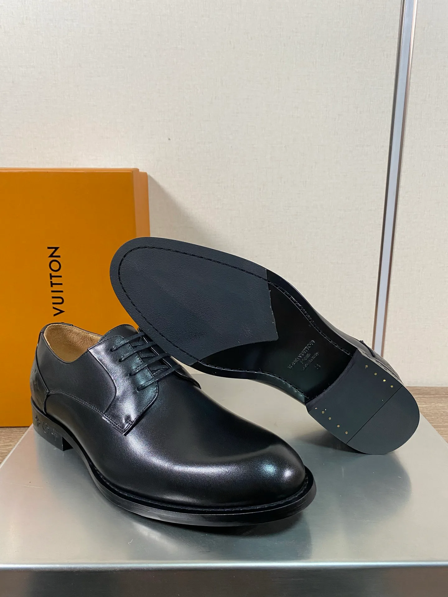 Men's Loafers And Dress Shoes LOUIS VUITTON 18078674