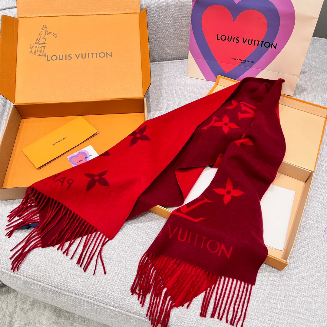Scarves LOUIS VUITTON 18210431