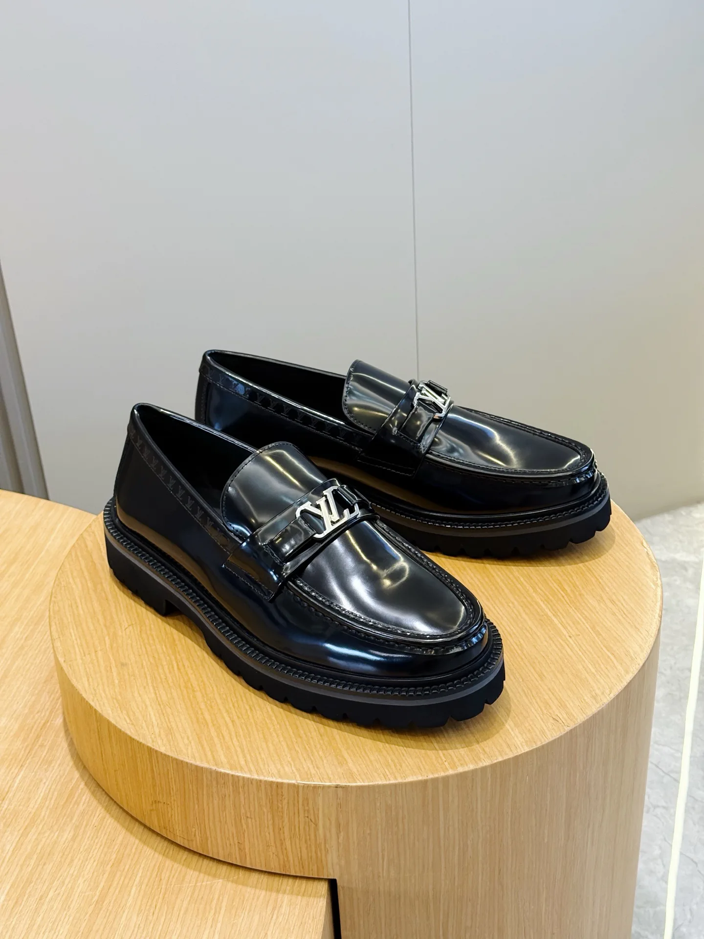 Лоферы И Туфли Мужские Louis Vuitton 18565802
