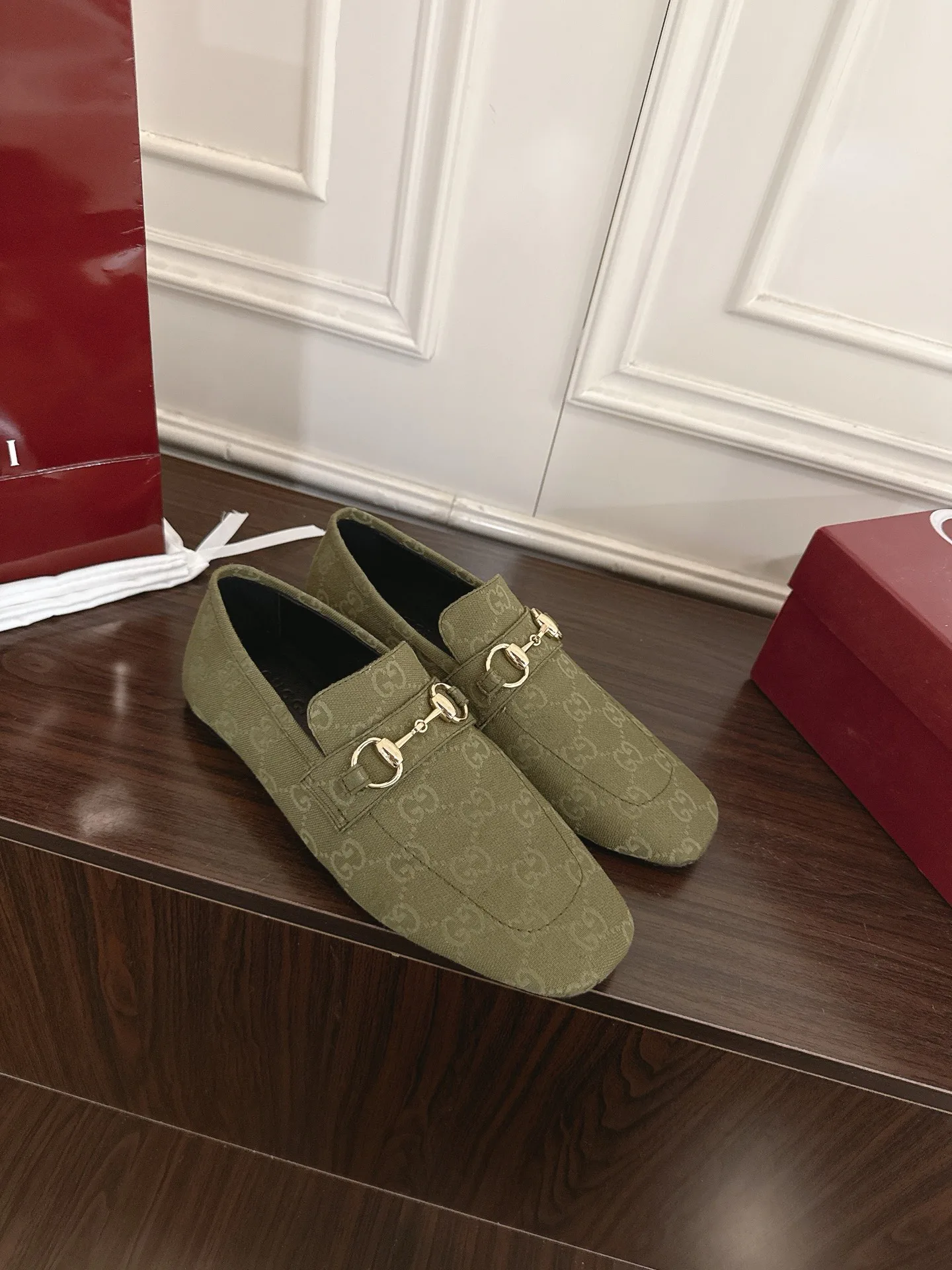 Women's Loafers And Moccasins GUCCI 17956769