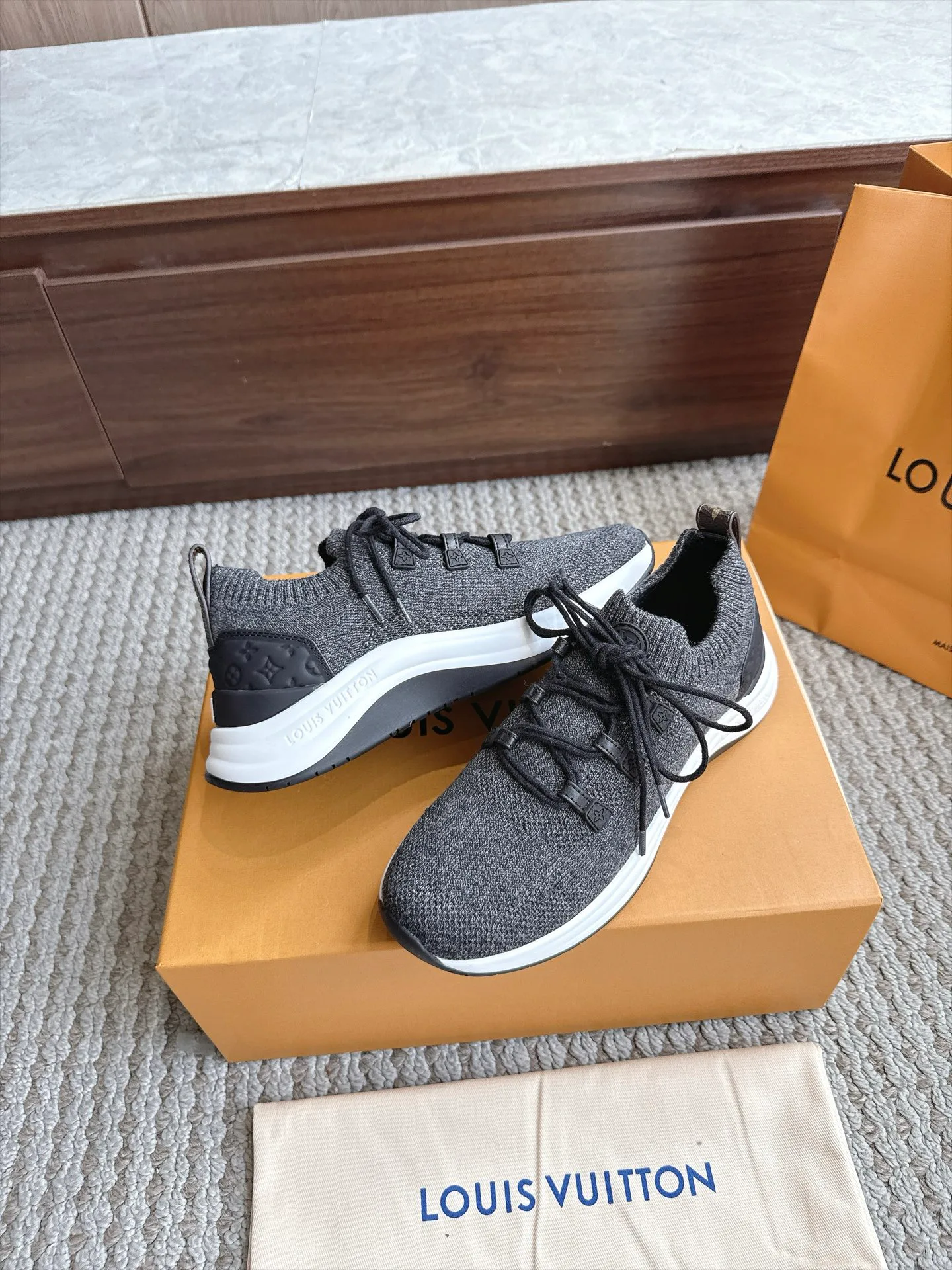 Women's Sneakers LOUIS VUITTON 18333246