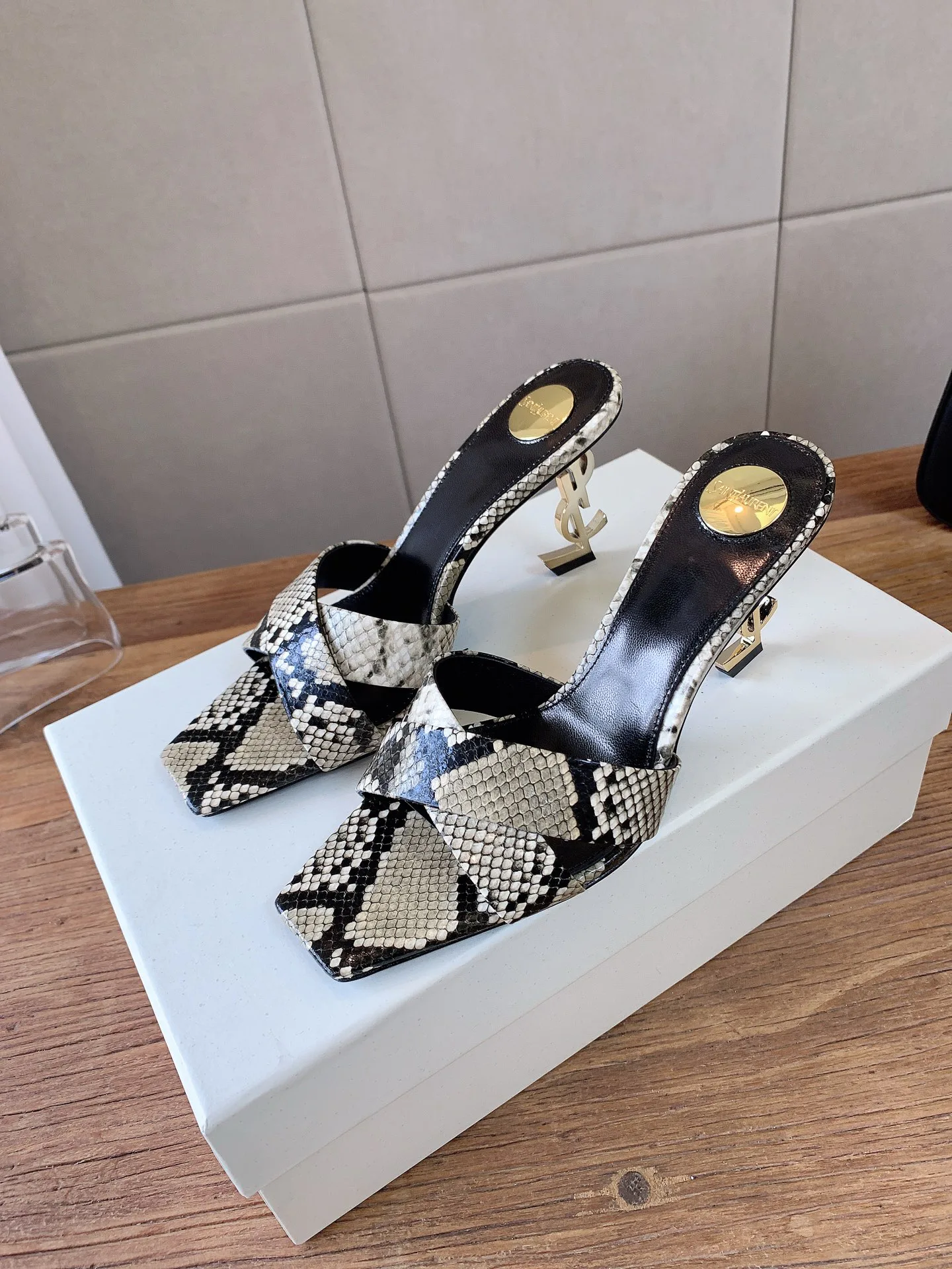 Women's Open-Toe Sandals SAINT LAURENT 18466540