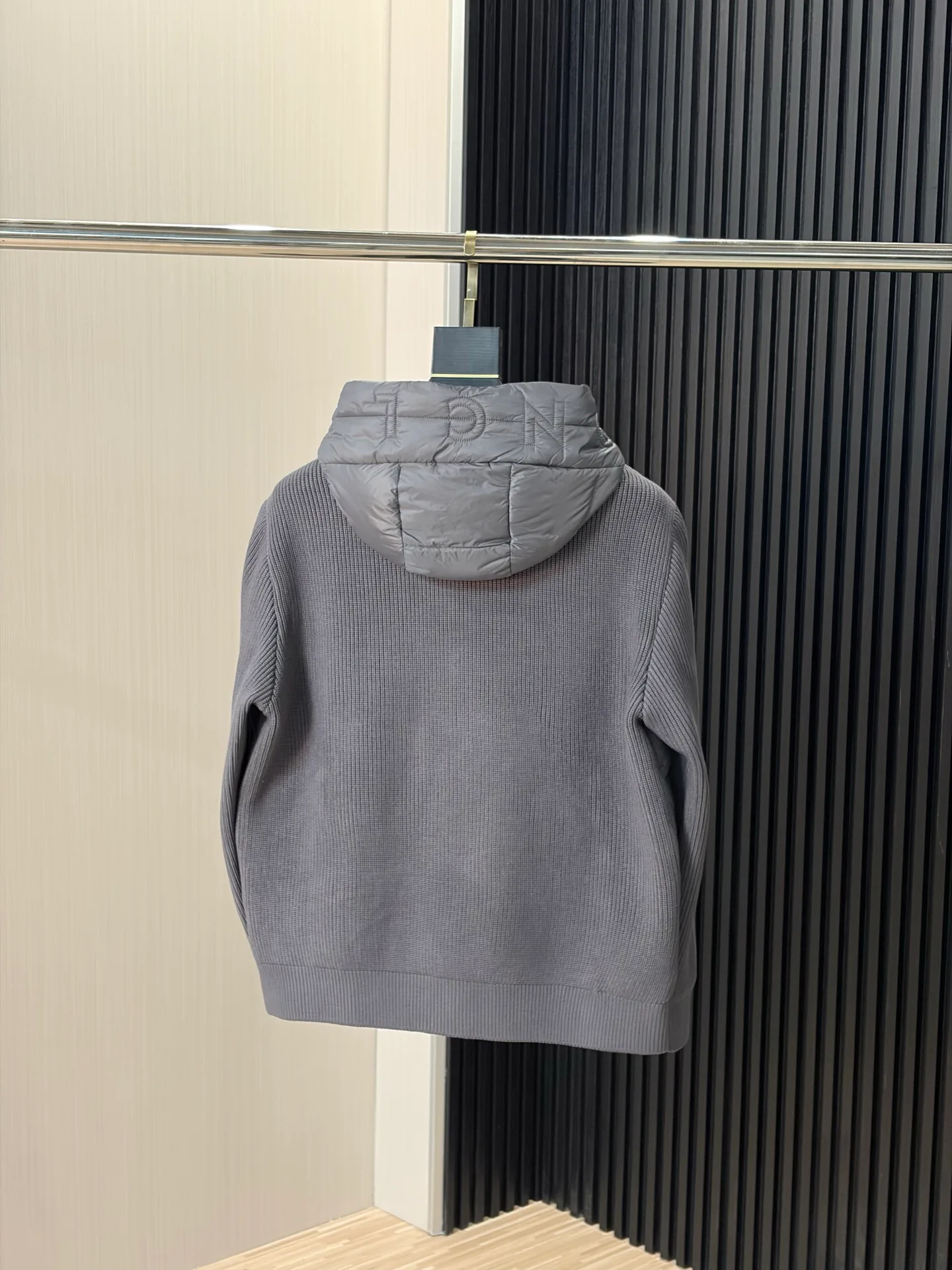 Women's Jackets And Down Jackets MONCLER 18391738
