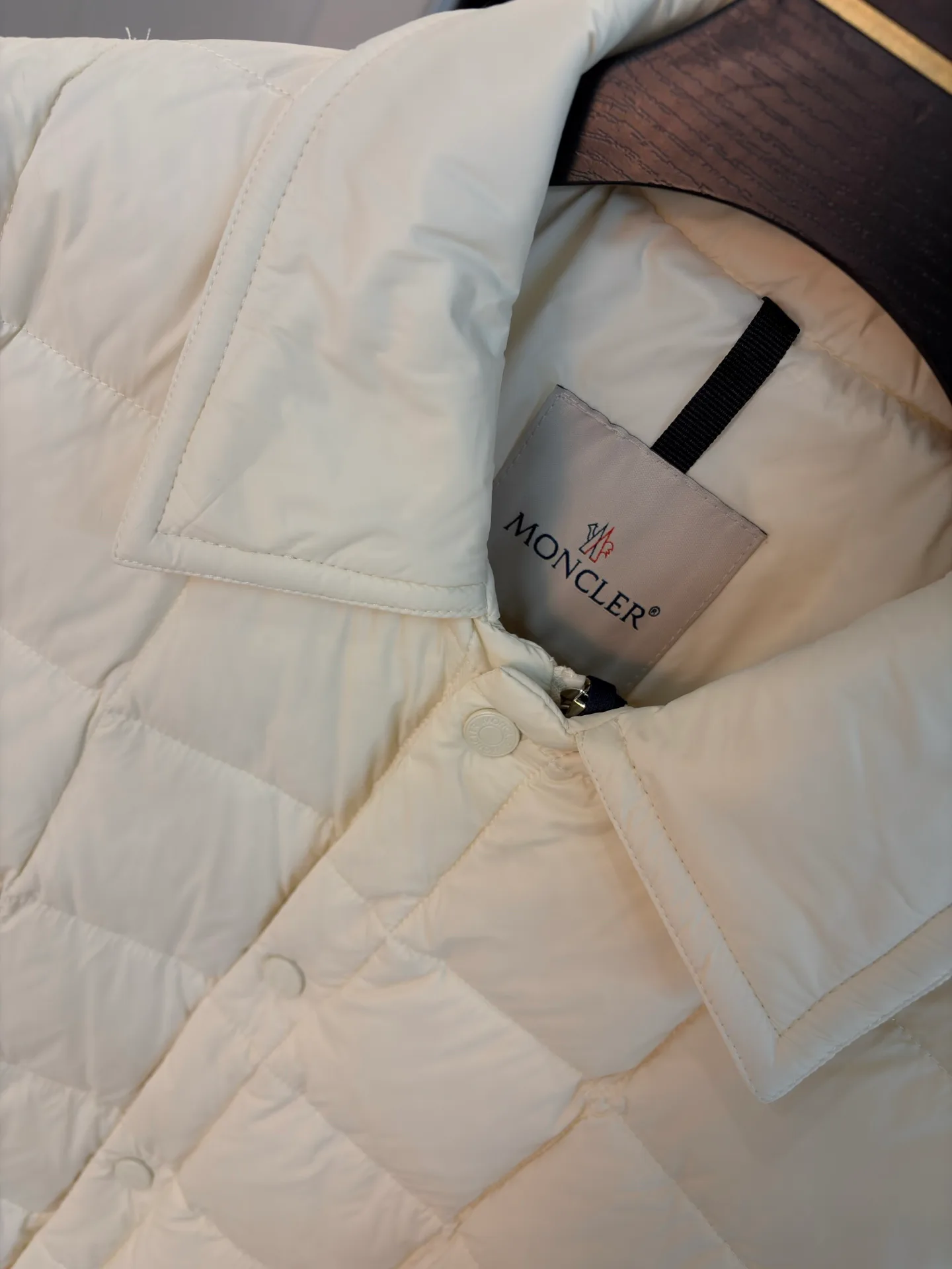 Women's Jackets And Down Jackets MONCLER 17868384