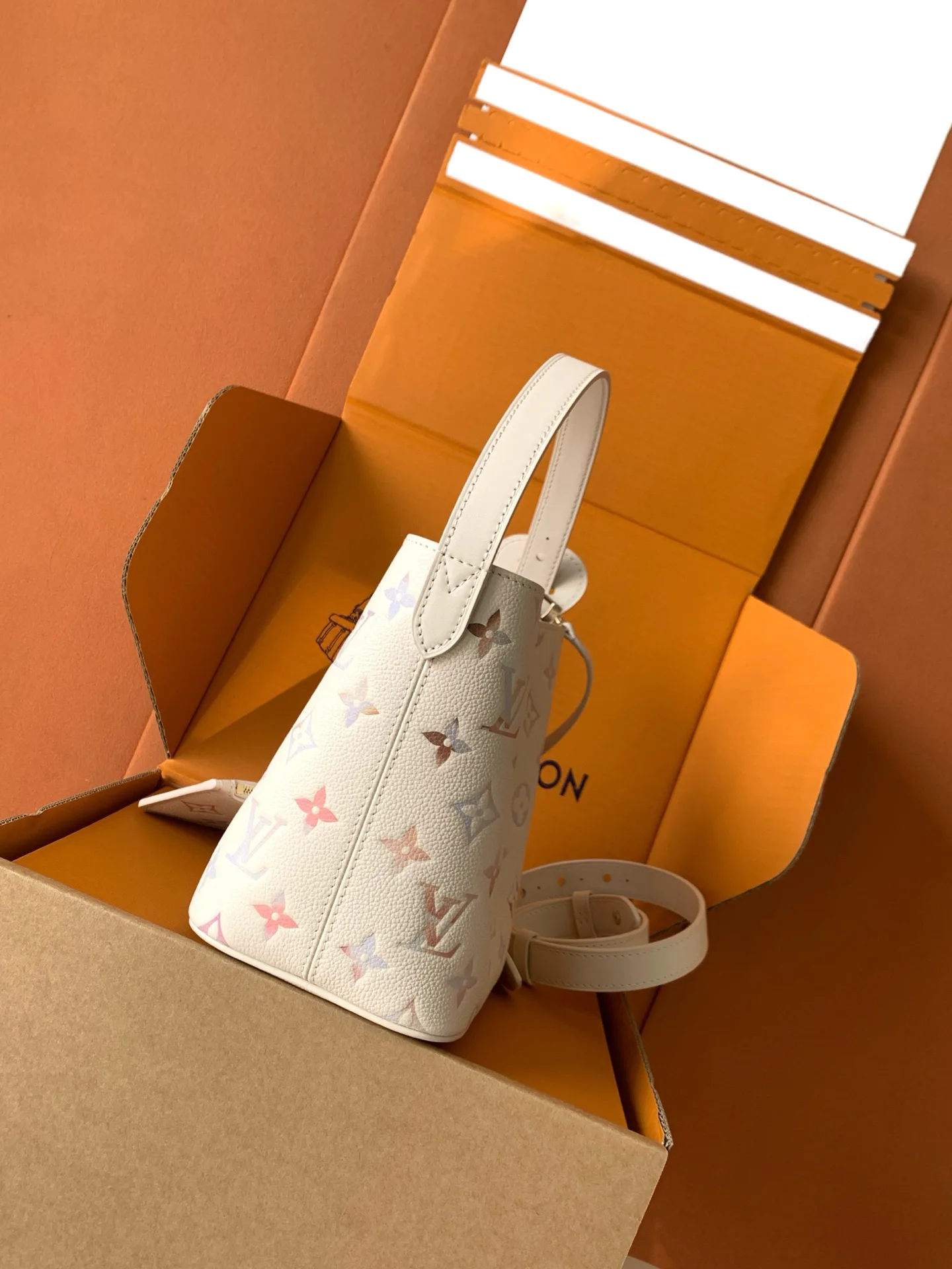 Women's Classic Handbags LOUIS VUITTON 18156570