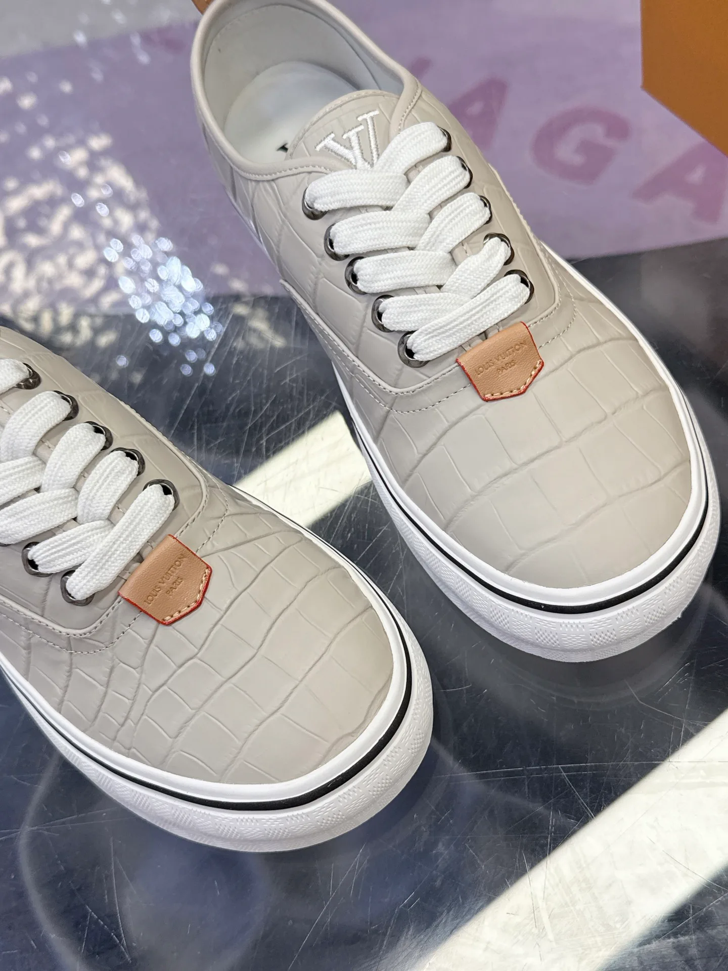 Men's Sneakers LOUIS VUITTON 17930914