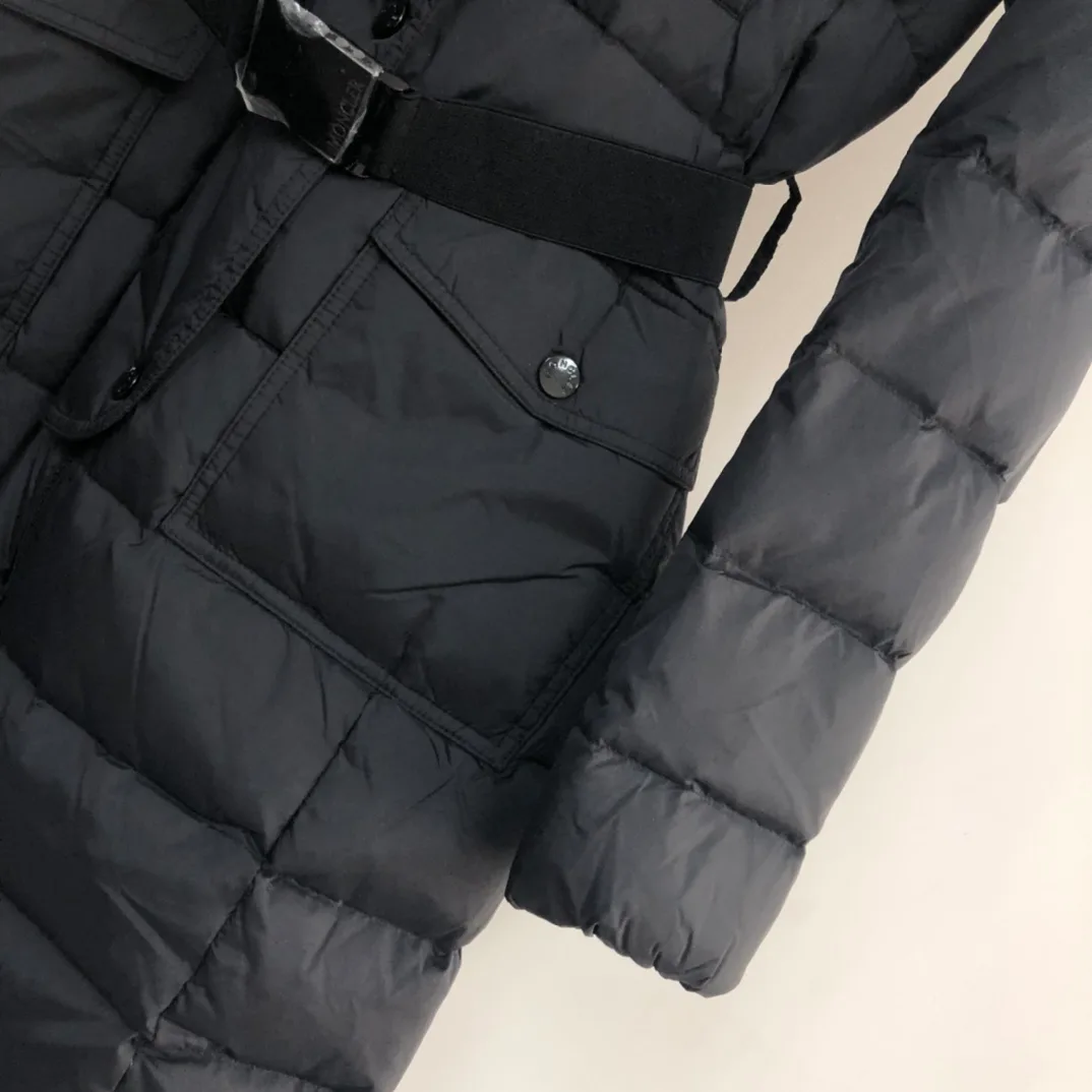 Women's Jackets And Down Jackets MONCLER 18188704