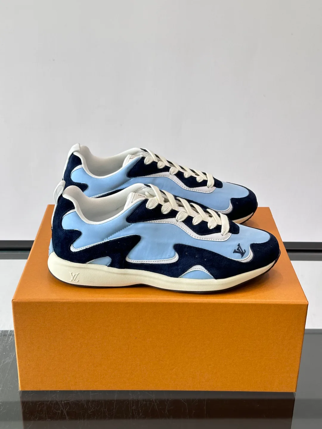 Men's Sneakers LOUIS VUITTON 17869453