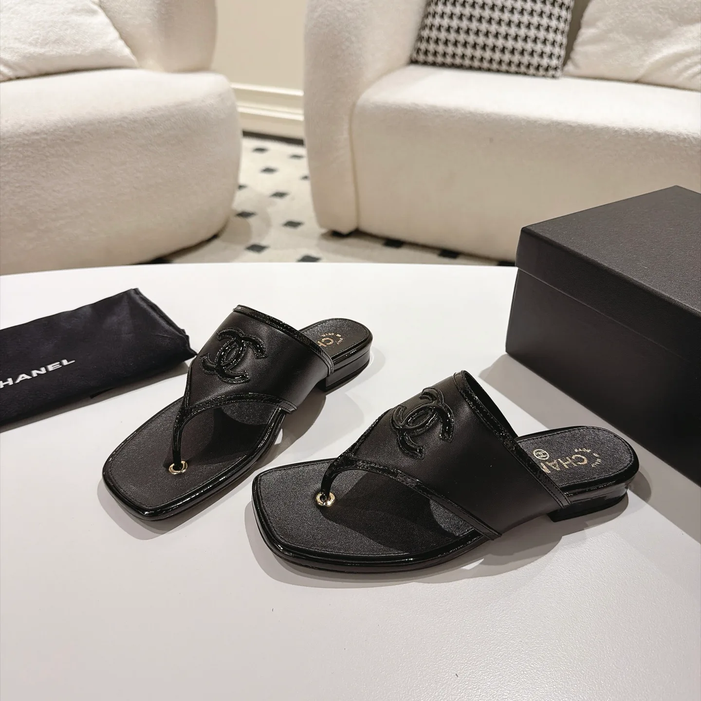 Women's Flip-Flops CHANEL 17802687