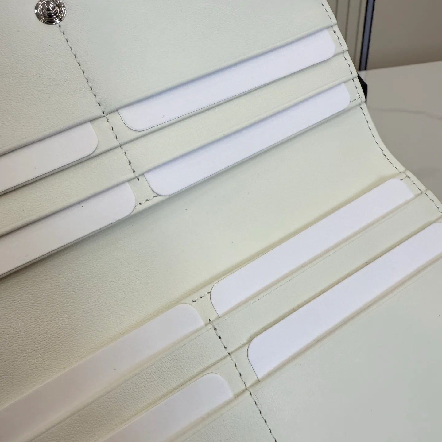 Women's Clutches GUCCI 17948251
