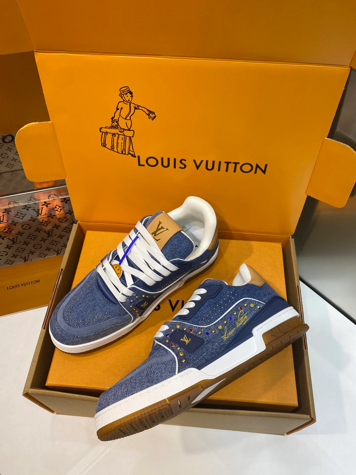 Women's Sneakers LOUIS VUITTON 17969006