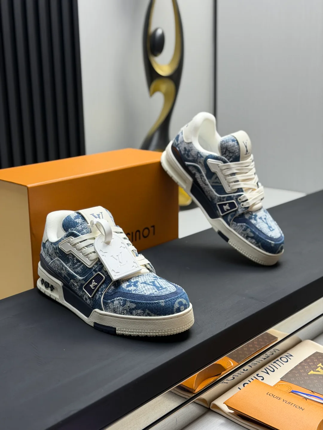 Women's Sneakers LOUIS VUITTON 17865117