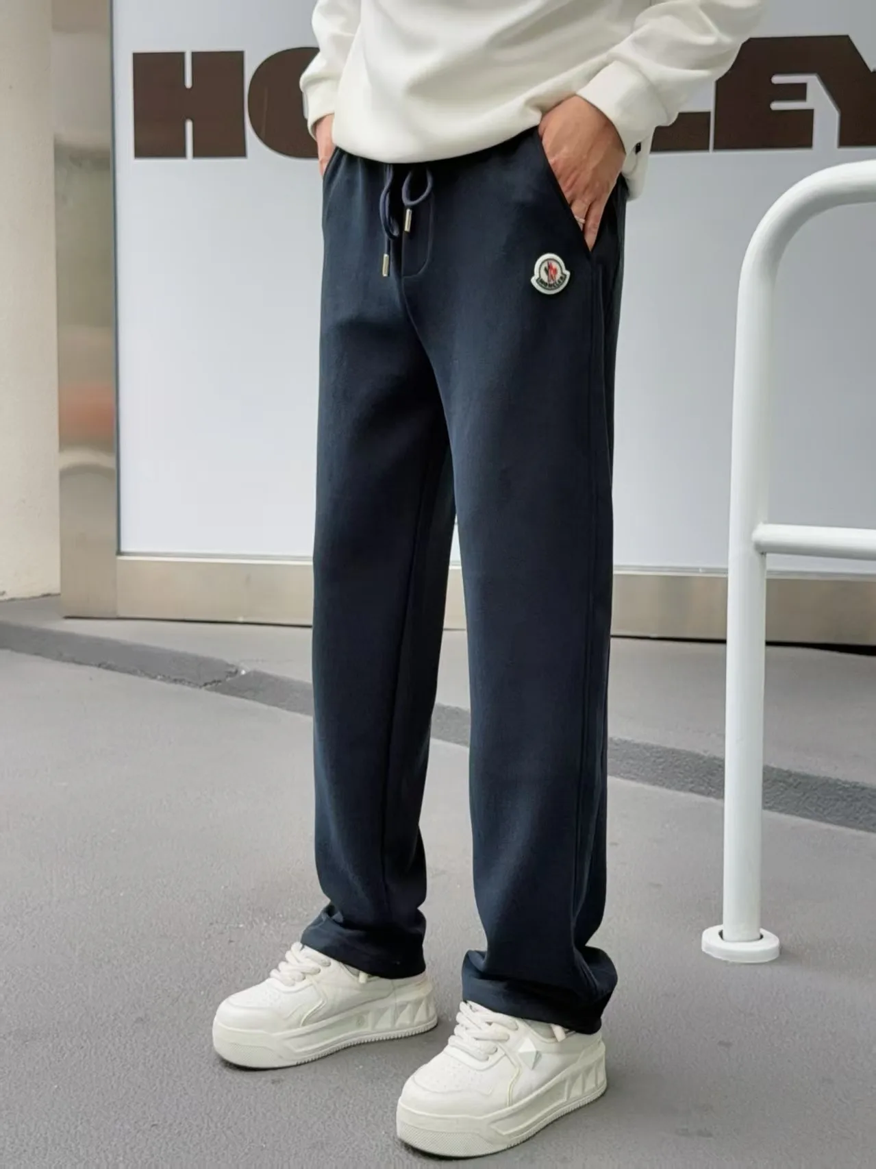 Men's Trousers MONCLER 17882718