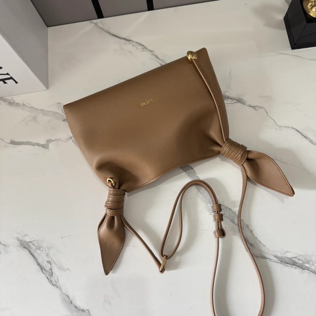 Women's Classic Handbags LOEWE 17818455