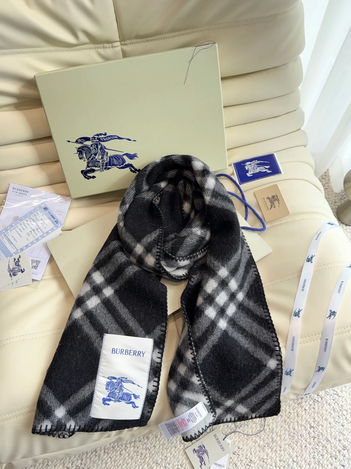 Scarves BURBERRY 18104960