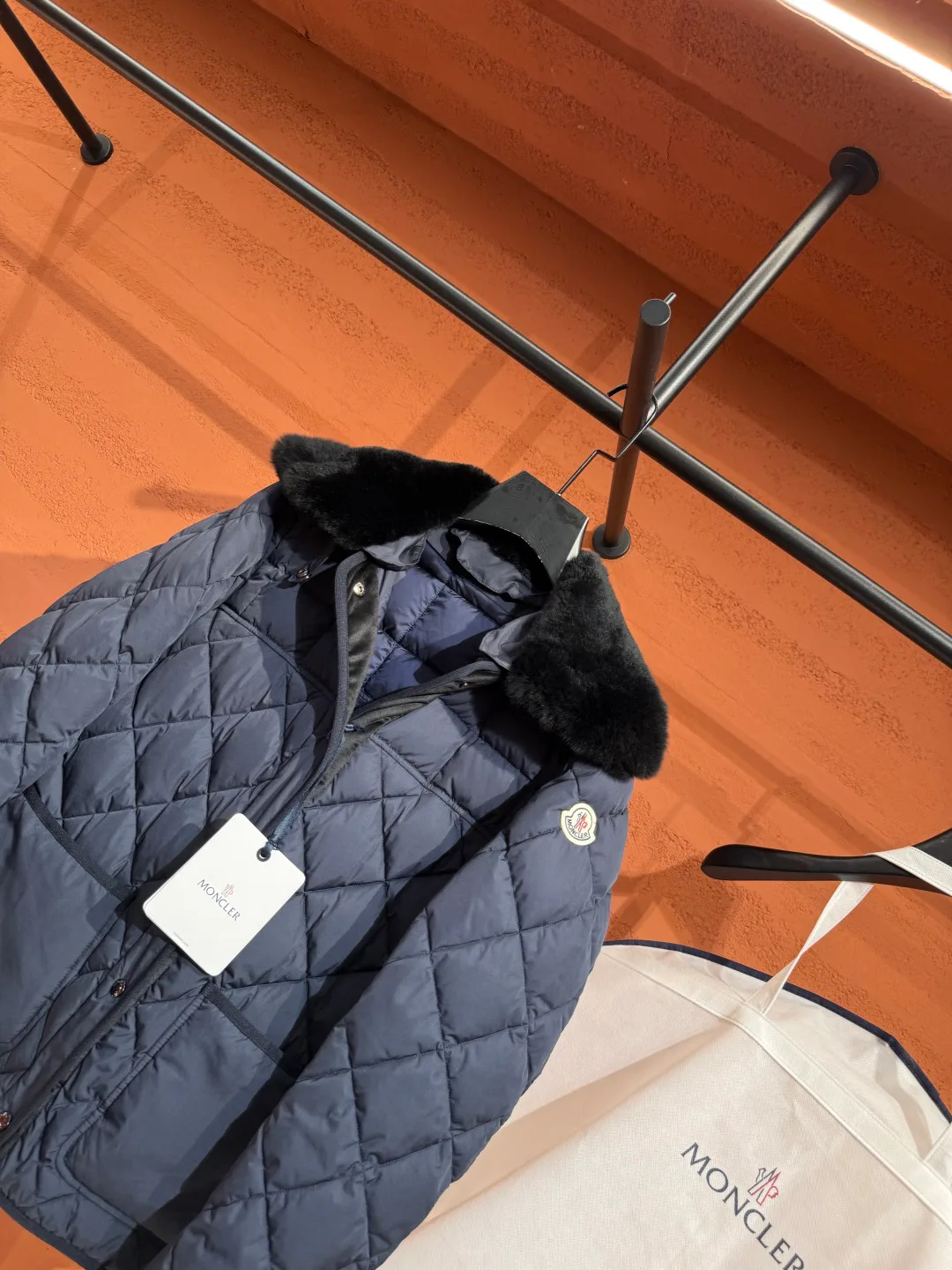 Women's Jackets And Down Jackets MONCLER 18387743