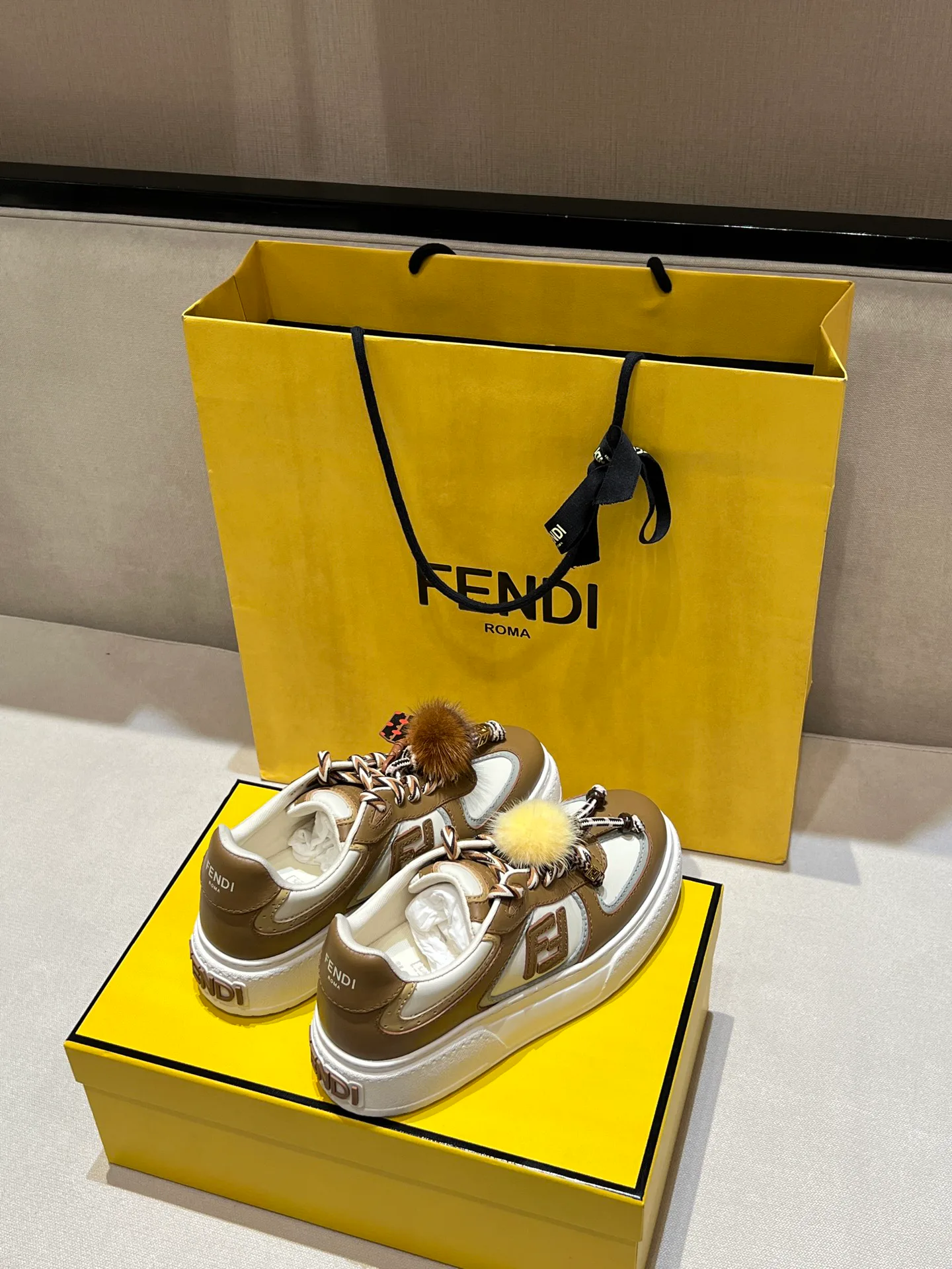Women's Sneakers FENDI 18020657
