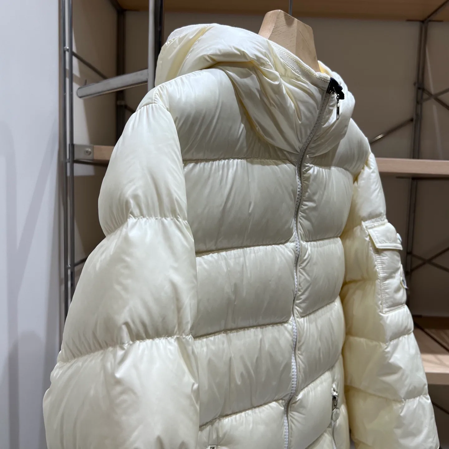 Women's Jackets And Down Jackets MONCLER 18043628