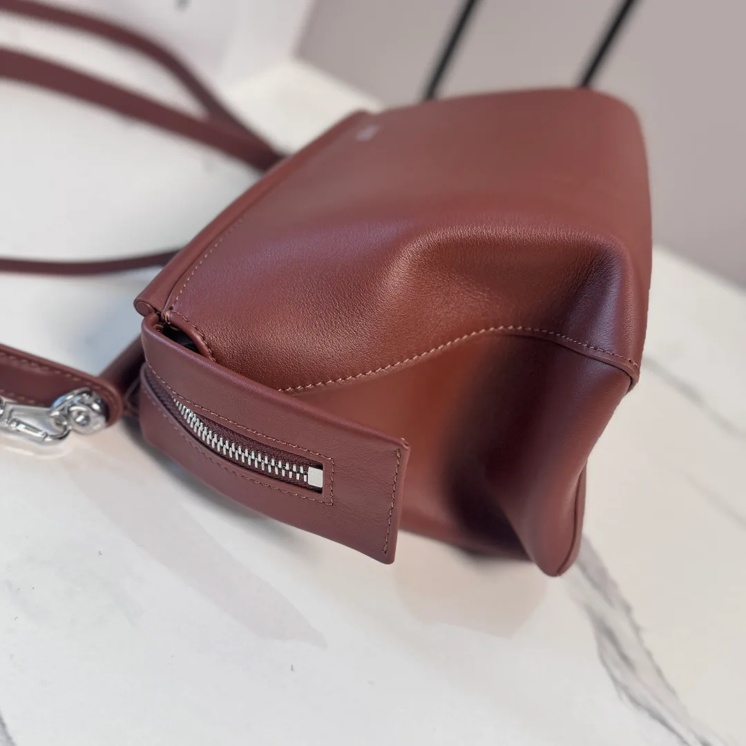 Классические Сумки Женские Loewe 18632311