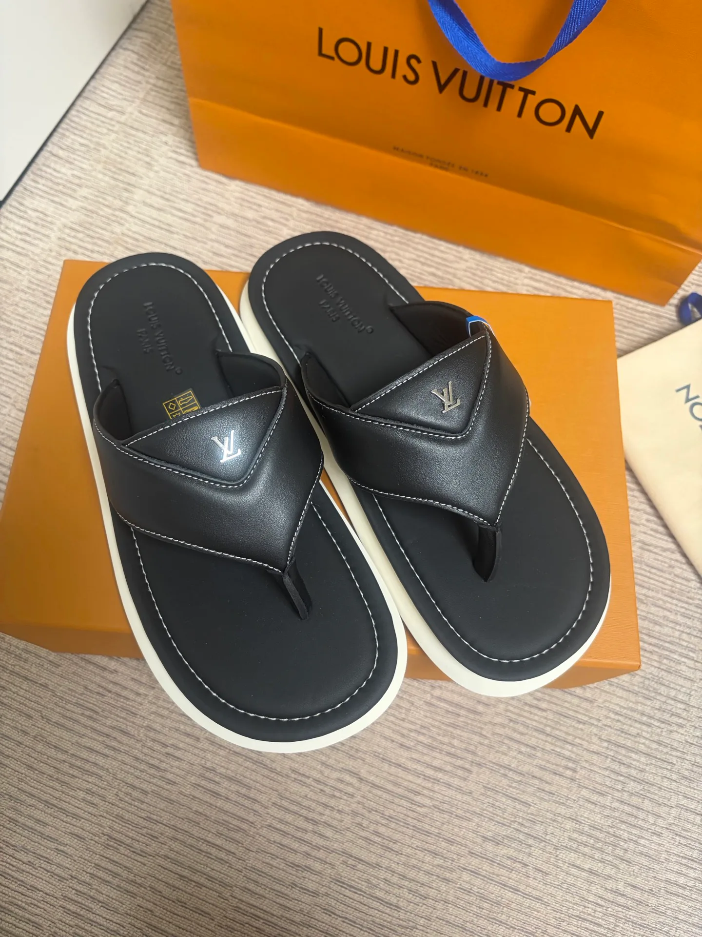 Men's Flip-Flops LOUIS VUITTON 17530571