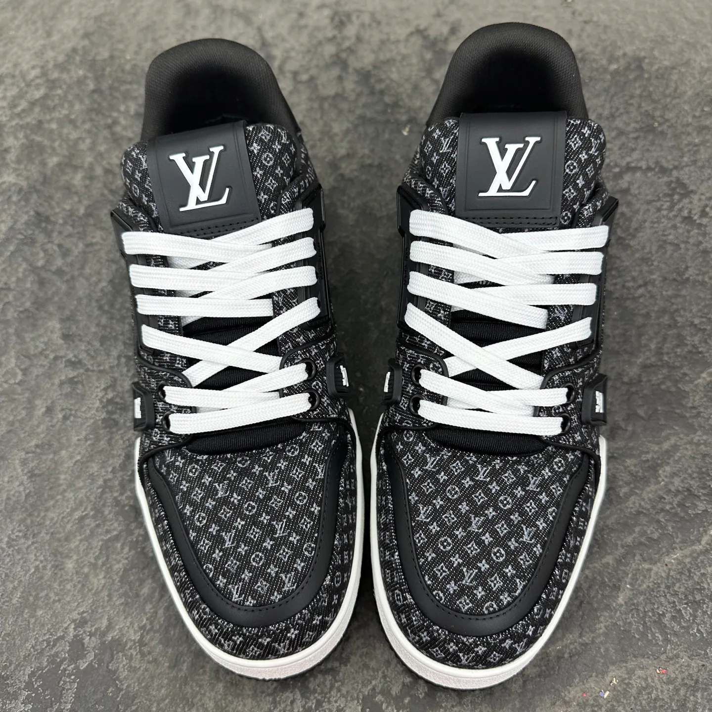 Кроссовки Мужские Louis Vuitton 18612970