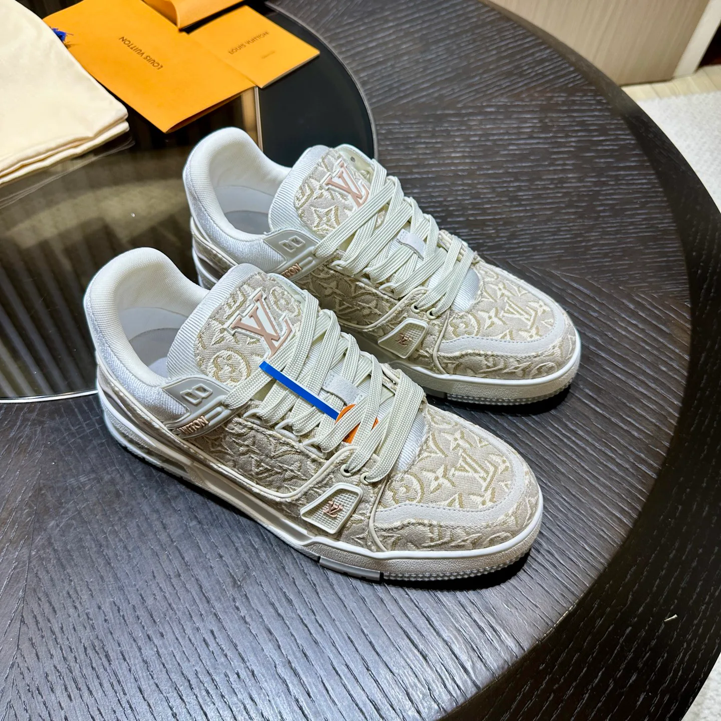 Men's Sneakers LOUIS VUITTON 18192427