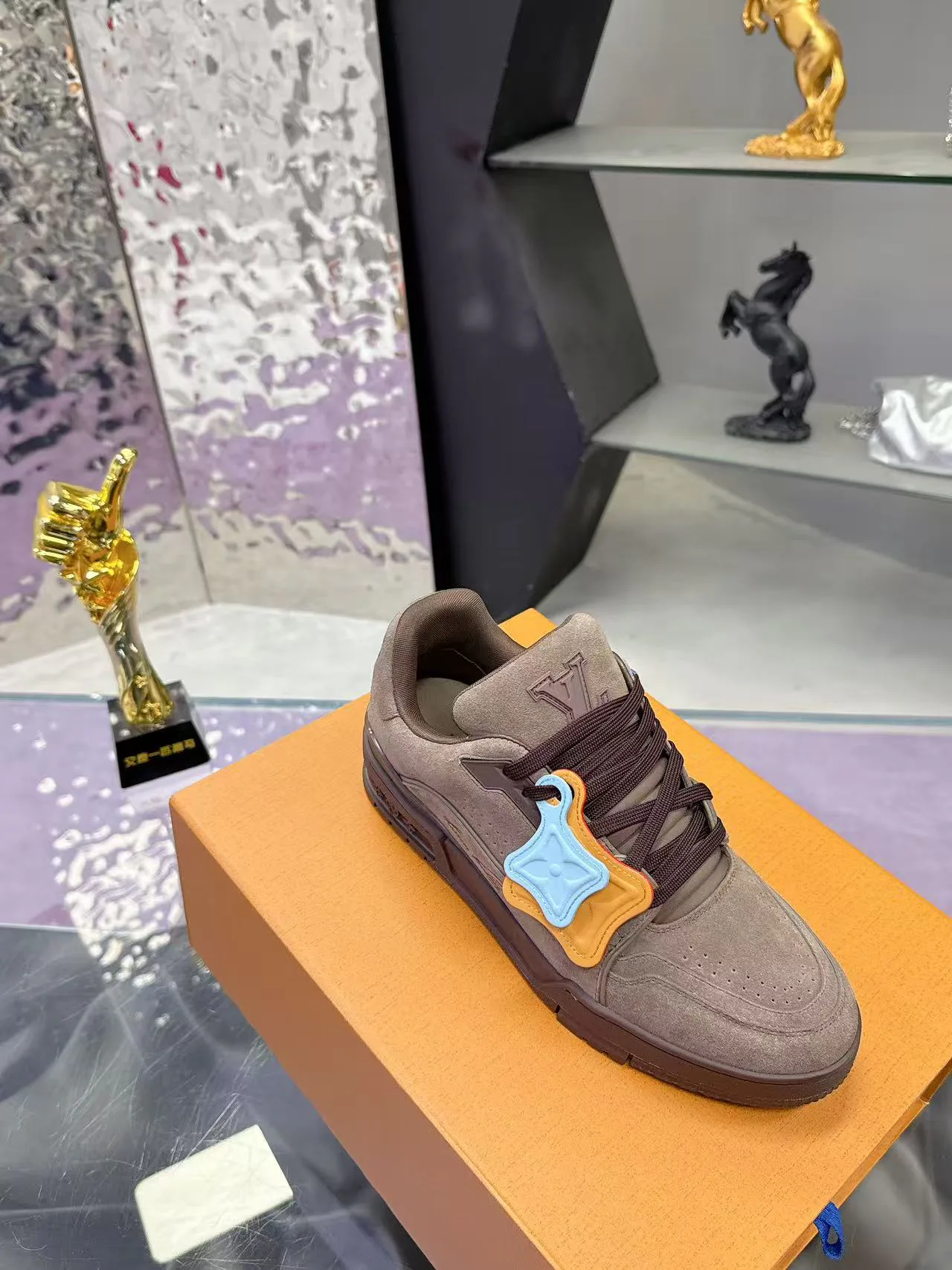 Women's Sneakers LOUIS VUITTON 17530411