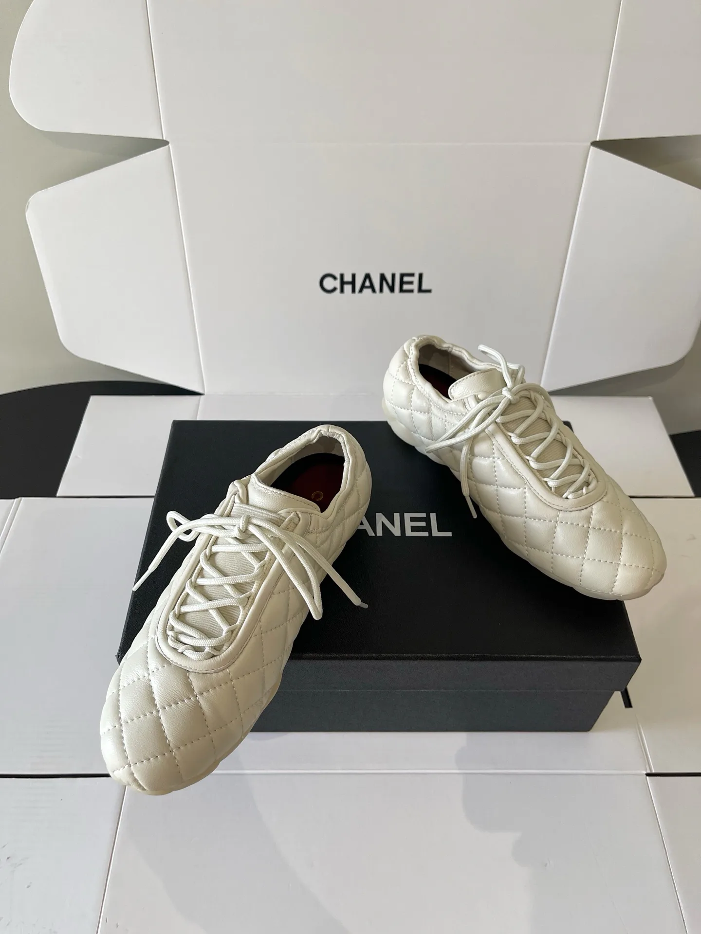 Women's Sneakers CHANEL 18437955