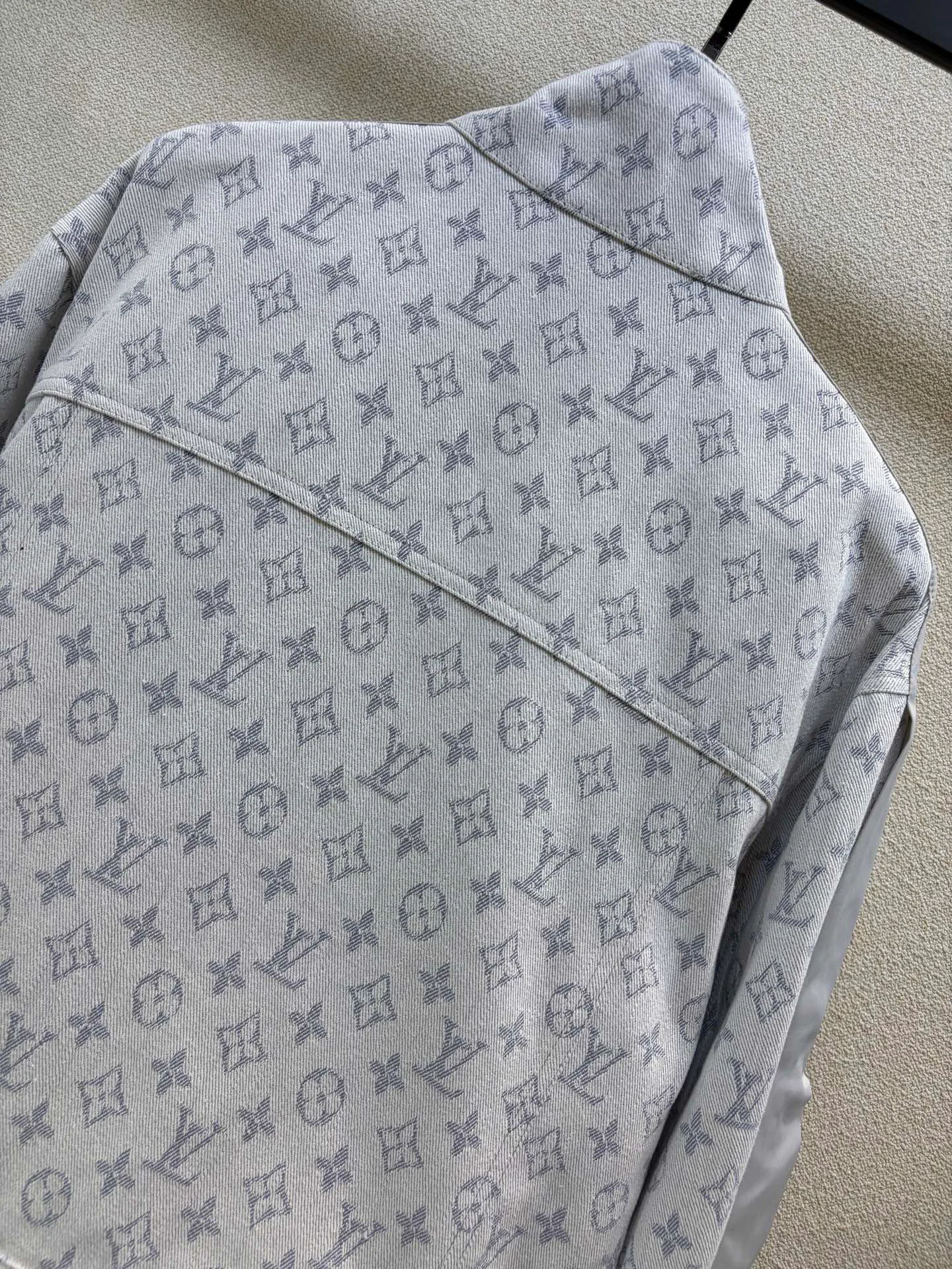 Women's Jackets And Down Jackets LOUIS VUITTON 18408055