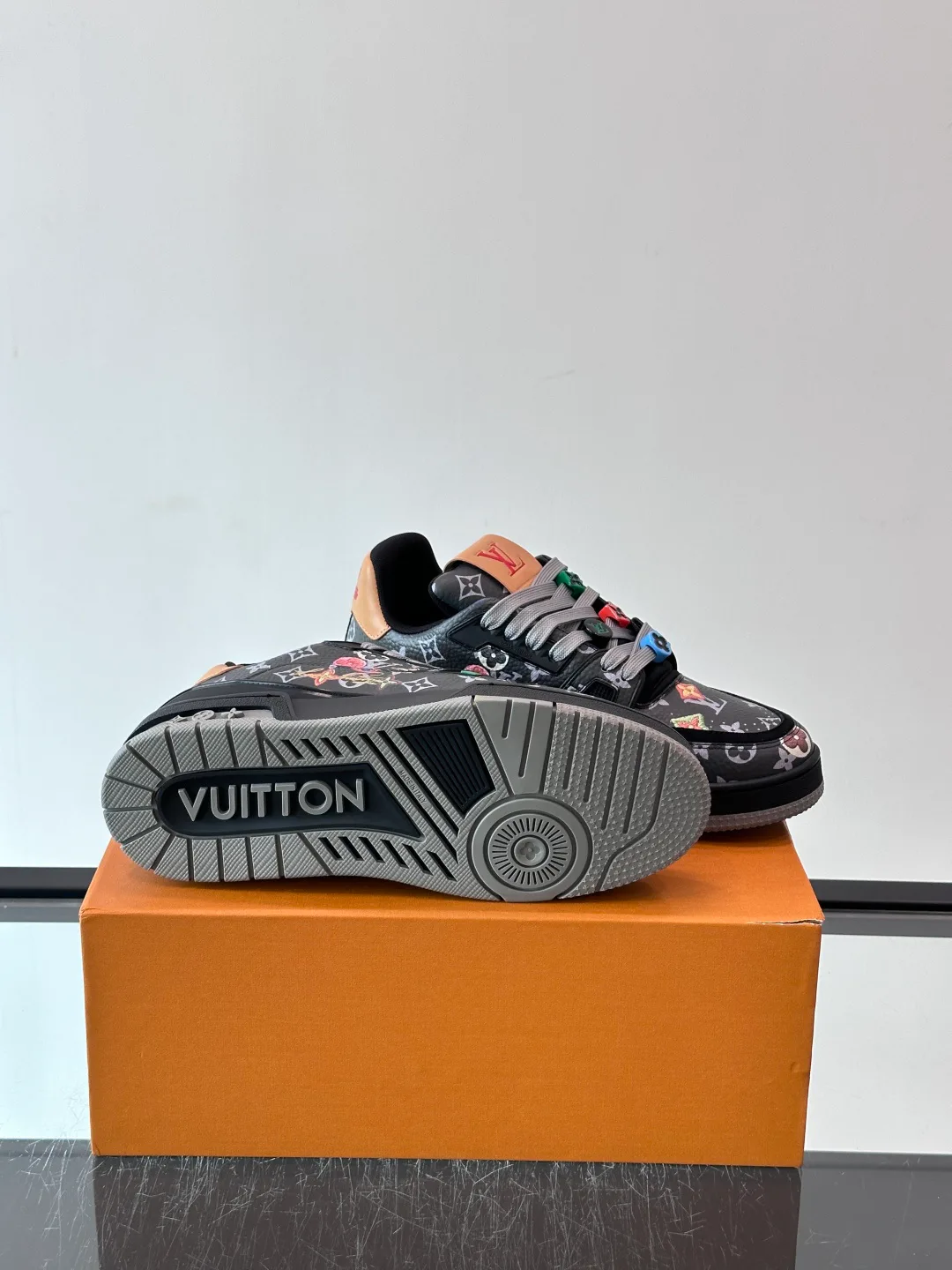 Men's Sneakers LOUIS VUITTON 18400624