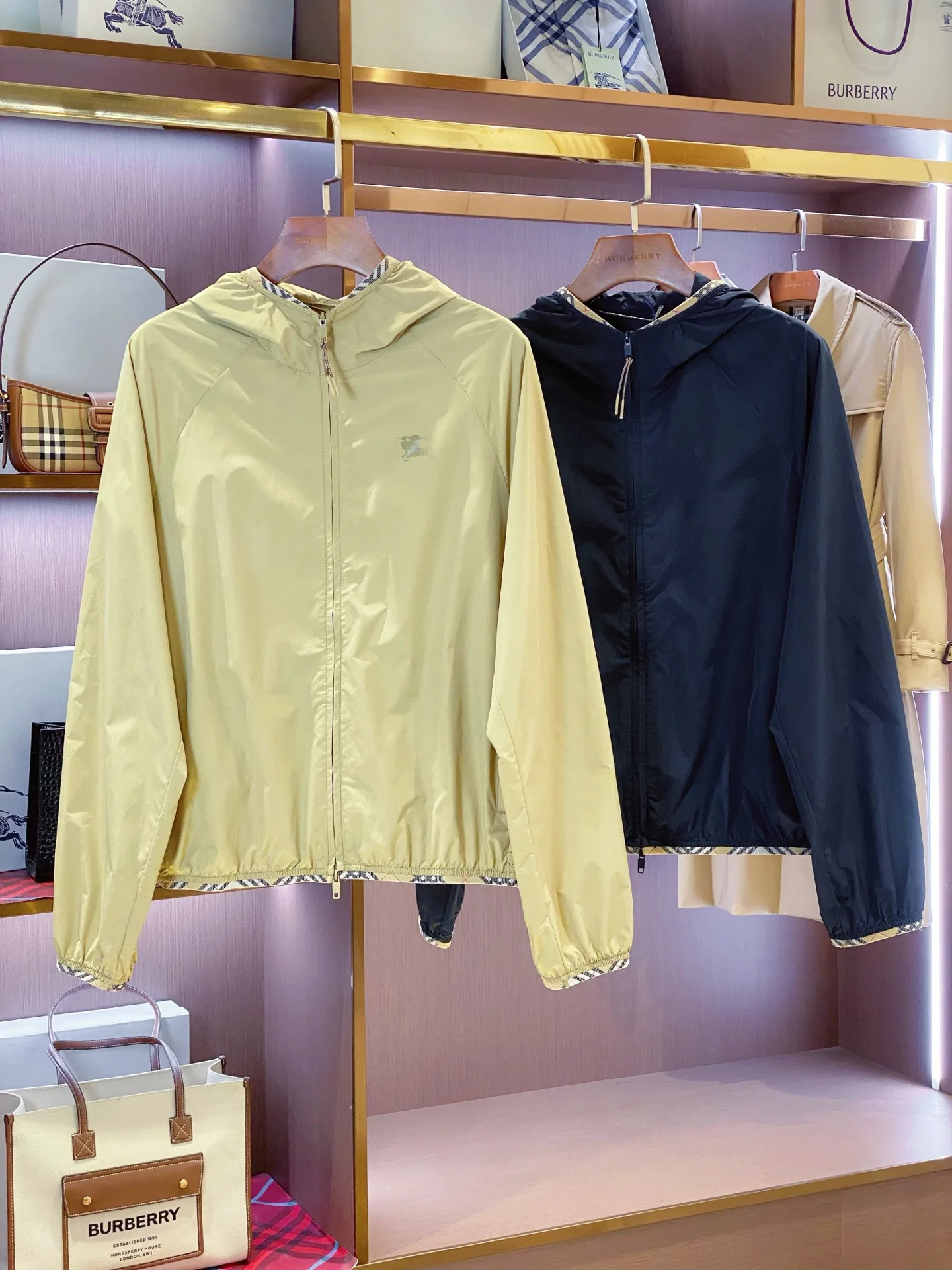 Women's Jackets And Down Jackets BURBERRY 18206388
