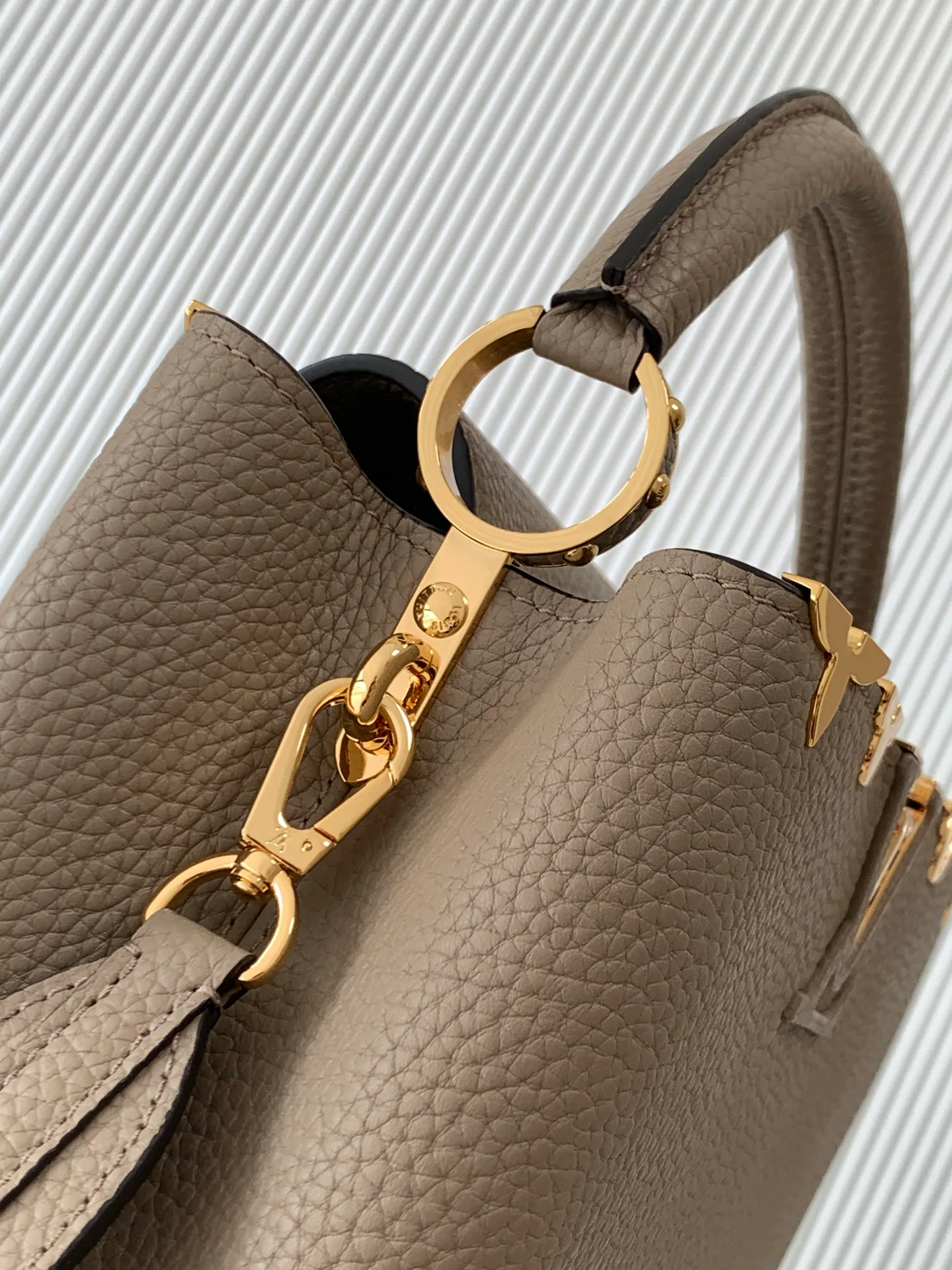 Women's Classic Handbags LOUIS VUITTON 17802976